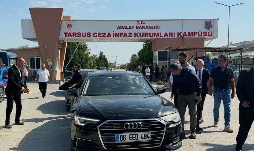 Özgür Özel Tarsus cezaevinde tutuklu belediye başkanlarına destek ziyareti yaptı