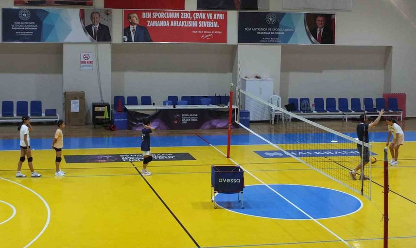 Burhaniye'de yaz spor okulları ikinci dönemde de yoğun ilgi gördü