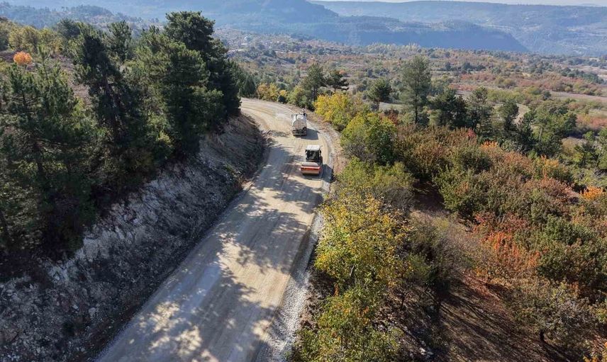 Keles’te kırsal bağlantı yolları yenileniyor: 17 kilometrelik güzergahta genişletme çalışması