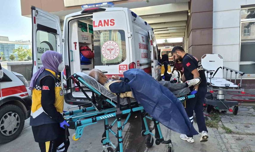 Noter önünde çarpma: 60 yaşındaki yaya yaralandı