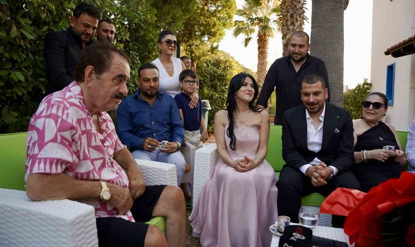 İbrahim Tatlıses Bodrum'da mütevazı törenle manevi kızını yuvaya uğurladı