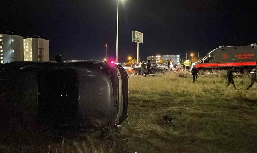 Yağmur sonrası kaygan zemin refüjde takla attırdı: sürücü hastaneye kaldırıldı