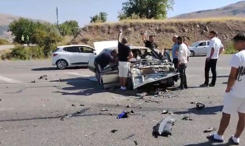 Malatya'da Gürkaynak mevkiinde kafa kafaya çarpışma: iki kişi yaralandı