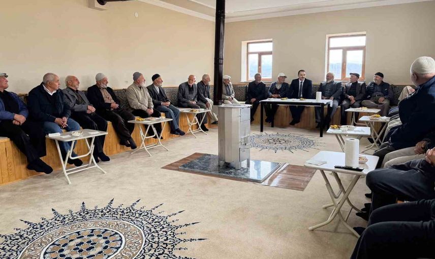 Demirözü kaymakamı Bayrampaşa köyünde vatandaş taleplerini dinledi