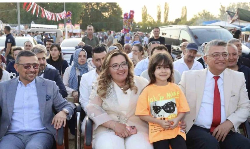 Simav’da 93 yılın mirası: panayırda ticaret, kültür ve eğlence buluştu