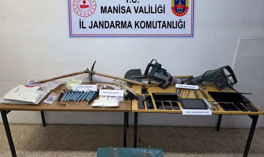 Kepez mevkiinde patlayıcılarla kaçak kazı yapan 8 kişi suçüstü yakalandı