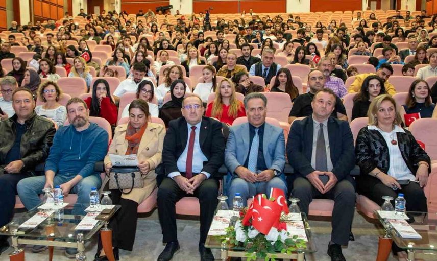 İnönü Üniversitesi'nde cumhuriyet mirası şarkılarla anıldı