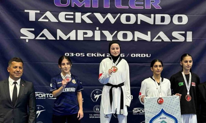 Mersinli taekwondocudan gümüş başarı, Ayşe Orhan Türkiye ikincisi oldu