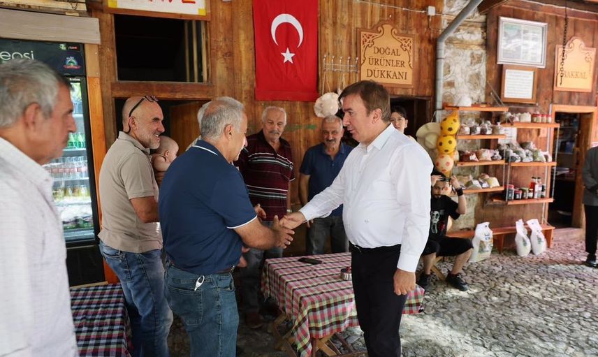 Vali Aydoğdu Apçağa'da vatandaş ve esnafın taleplerini dinledi