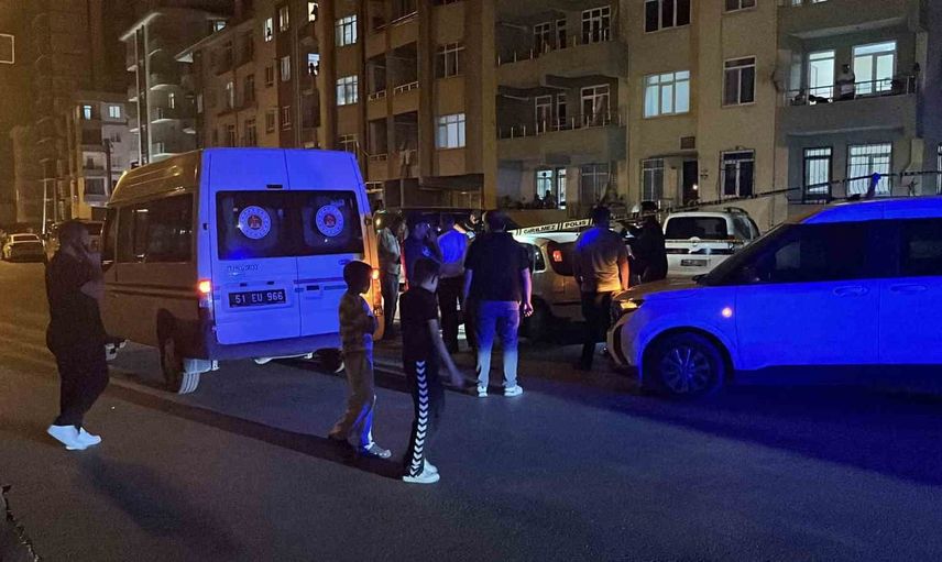 Niğde'de kanal boyu yolunda silah sesleri: araçta bir kadın öldü, bir kişi ağır yaralı