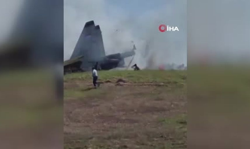 Sukhoi su-30 Makassar'da pistten çıktı, kaldırma çalışmaları sürüyor
