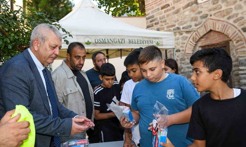 Osmangazi'de sağlık haftasında çocuklara diş bakım sürprizi