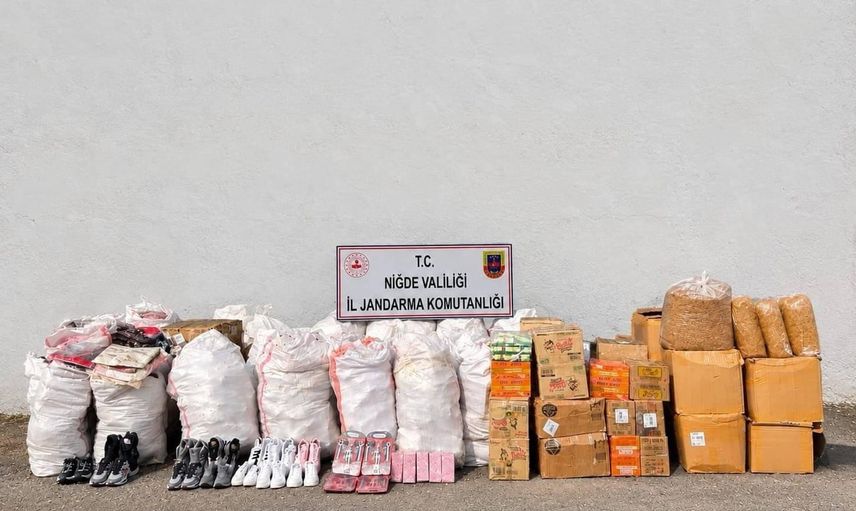 Niğde'de kargo aracı durduruldu: binlerce gümrük kaçağı eşya ele geçirildi