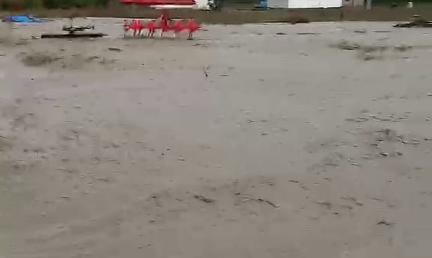 Sivas’ta yer yer etkili sağanak Yakupoğlan, Güney, Gazi ve Dudullu köylerinde tarım arazilerini su altında bıraktı