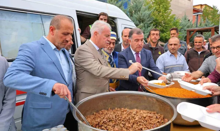 Mesleğe adanmış ömür: Bayburt'ta 80 yaşındaki hırdavatçı yılın ahisi seçildi