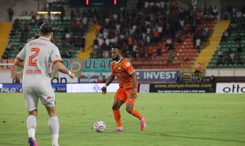 Alanya'da çekişme: Corendon Alanyaspor ile Göztepe 2-2 berabere kaldı