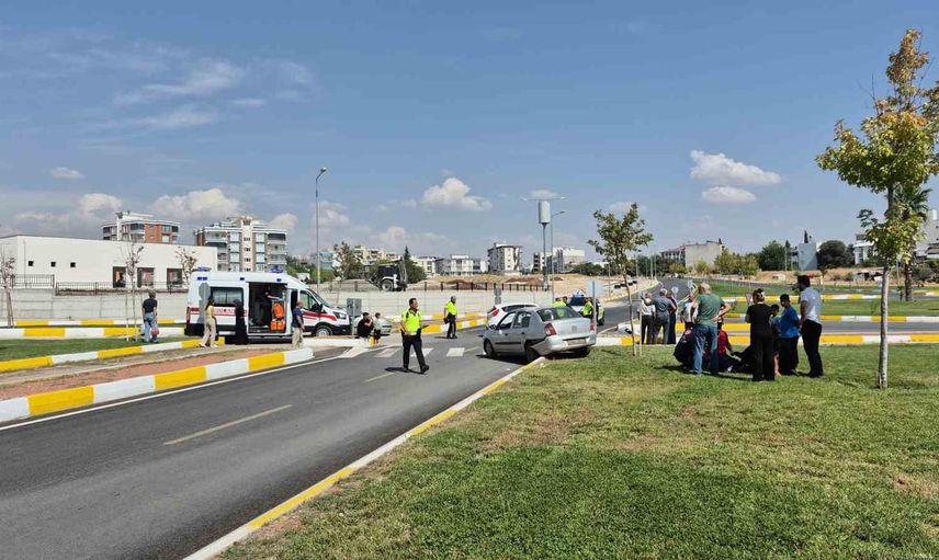 Adıyaman akıllı kavşakta kaza: üç kişi yaralandı