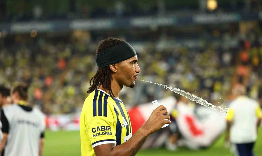 Fenerbahçe ve Konyaspor 15. dakikada 1-1'e eşitlendi