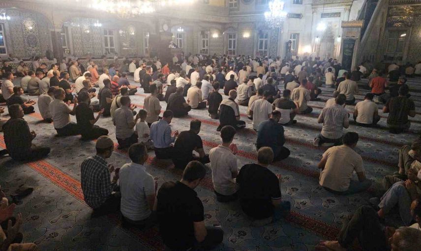 Camiler doldu taştı: Elazığ'da mevlid kandili coşkusu