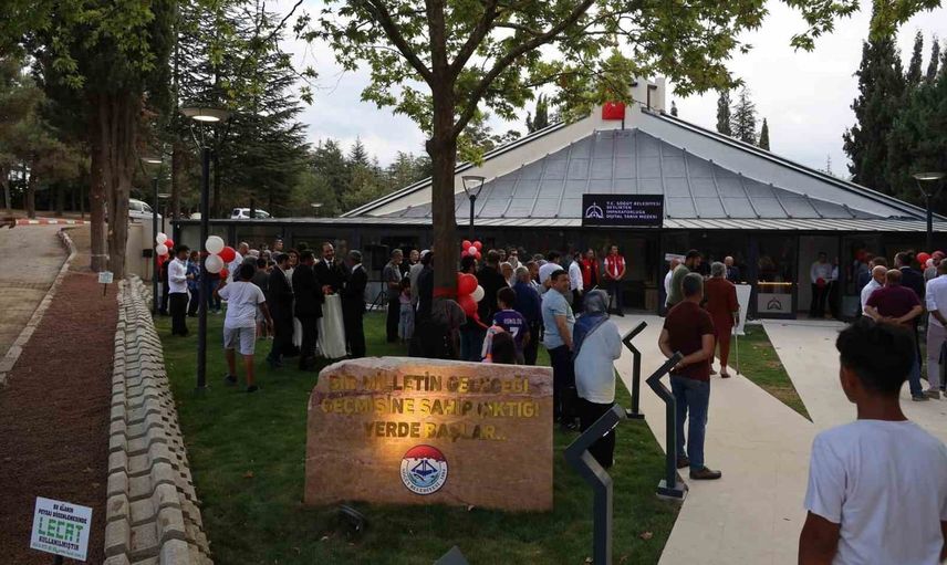 Söğüt'te geçmişi geleceğe taşıyan dijital tarih müzesi açıldı