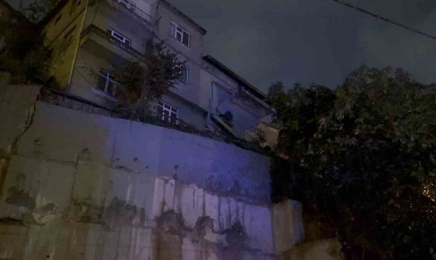 Kullanılmayan iki katlı binada kısmi göçük: Meşrutiyet Mahallesi'nde güvenlik önlemleri