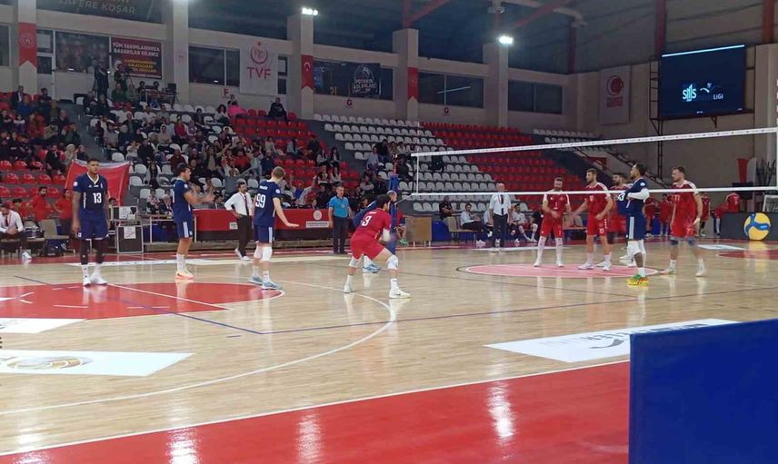 Onikişubat Belediyespor taraftar önünde efeler ligindeki ilk zaferini aldı