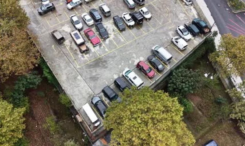 Ayazağa’da sağanakta sürüklenen otomobiller otoparka çekildi, sahipleri eşyalarına ulaşamadı