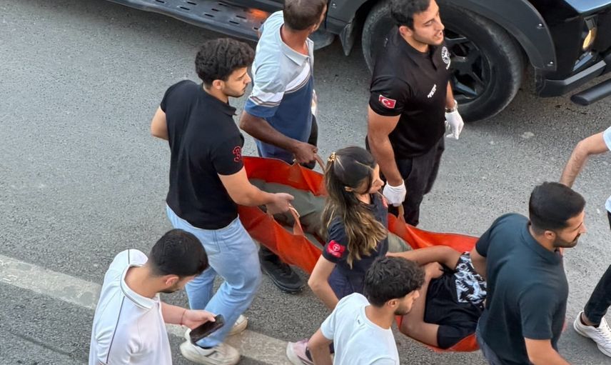 Yüksekova'da sokak dayanışması: fenalaşan vatandaş hızlıca hastaneye ulaştırıldı