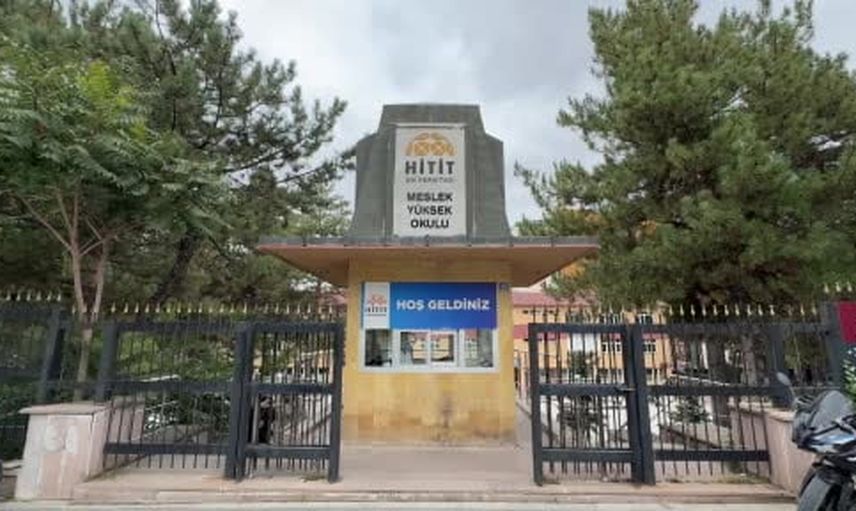 Kapanan dükkanın ardından kampüse: 57 yaşında baba, oğluyla omuz omuza öğrenci