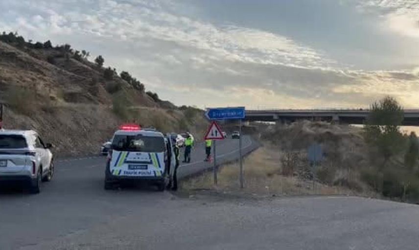 Bingöl'de midibüs devrildi: Eski Genç yolu'nda çarpışma 12 kişiyi yaraladı