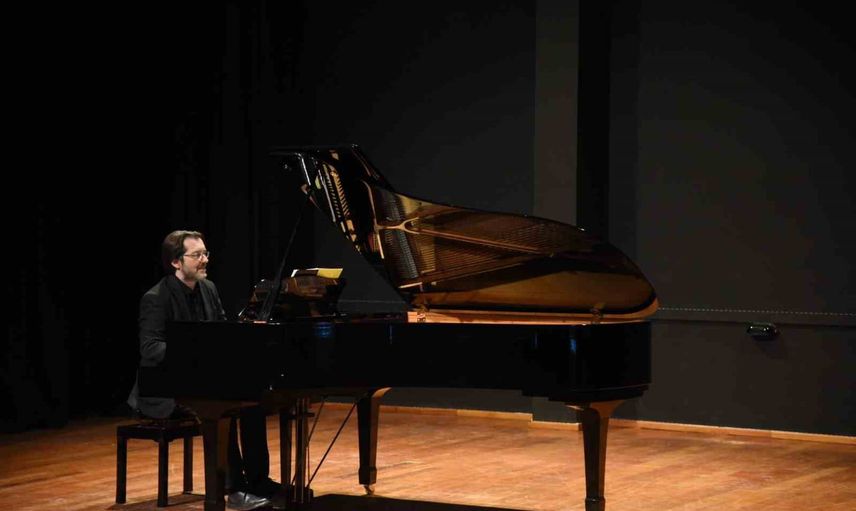 Prof. Oytun Eren'den sanatın dönüşen doğasına odaklanan piyano semineri