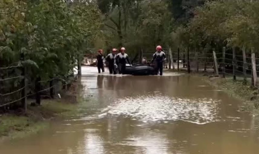 Yazılı'da günlük yaşamı kesintiye uğratan sağanak: yollar göle döndü