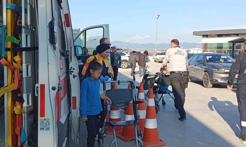 köy ilkokulunda öğle yemeği sonrası 9 öğrenci hastaneye kaldırıldı