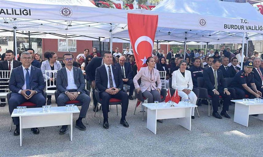 Burdur'da çalan ilk zil: 41 bin 943 öğrenciyle yeni eğitim yılı başladı