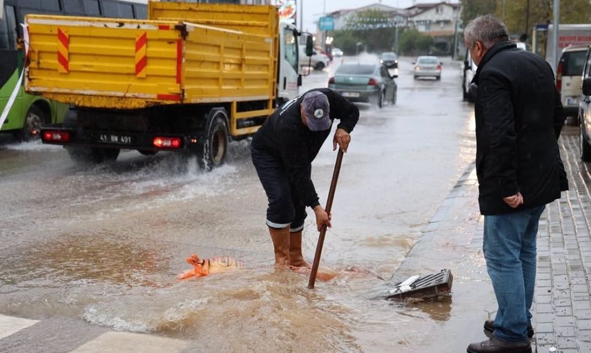 Kartepe’de afetin izlerini silme çalışmaları hız kesmeden sürüyor