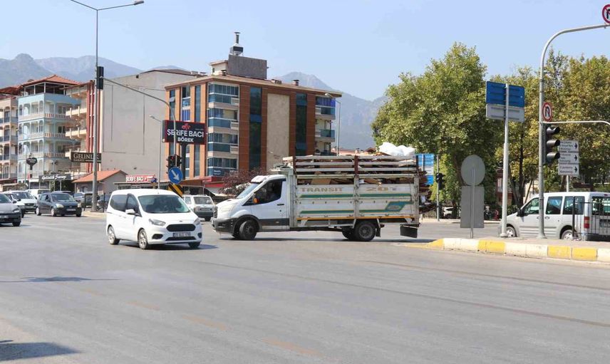 Kural ihlali Pamukkale'de Ulus kavşağını tehlikeye atıyor