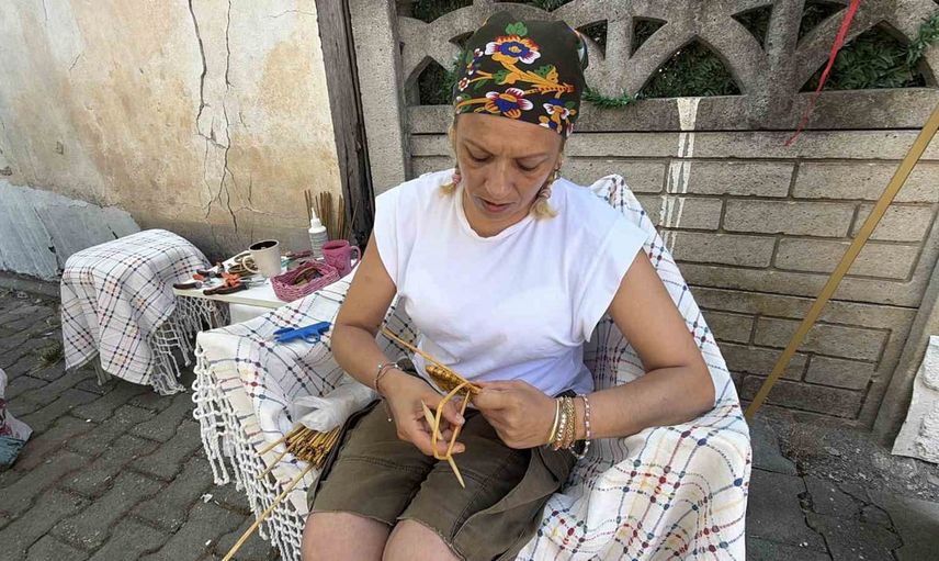 Düzce'de geri dönüşüm kağıtları hasır dokusuna bürünüyor