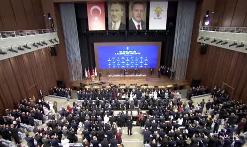 Erdoğan rozetleri taktı: AK Parti'ye katılan belediye başkanlarıyla birlik mesajı