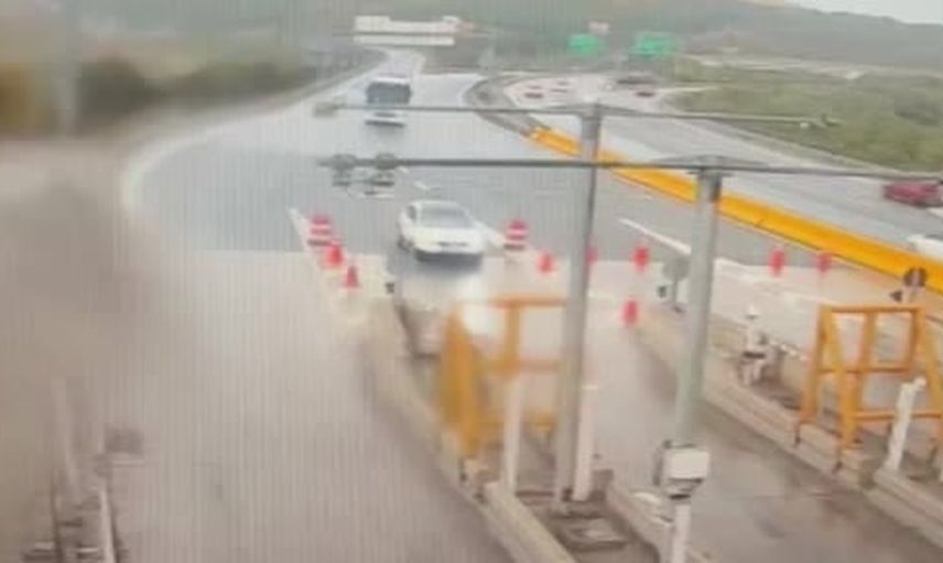 Jandarma tahliyesiyle facianın önü kesildi: Kuzey Marmara Otoyolu'nda otobüs yandı