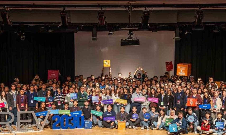 Rönesans Eğitim Vakfı'ndan 2026-2027 için kapsamlı burs çağrısı