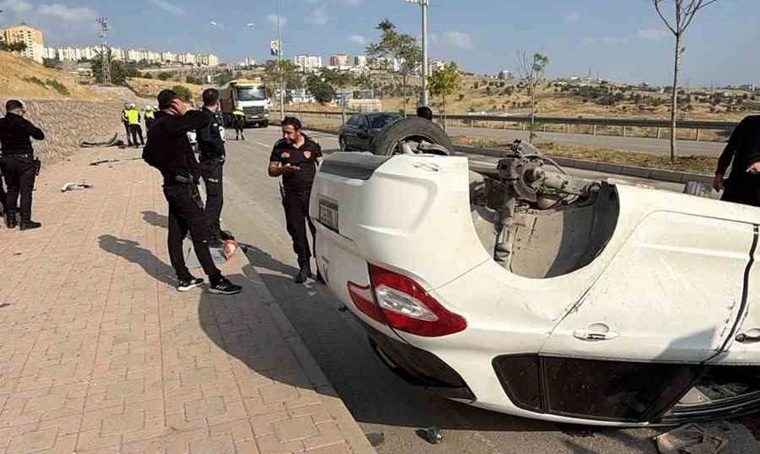 virajı alamayan otomobil takla attı: 3 kişi yaralandı