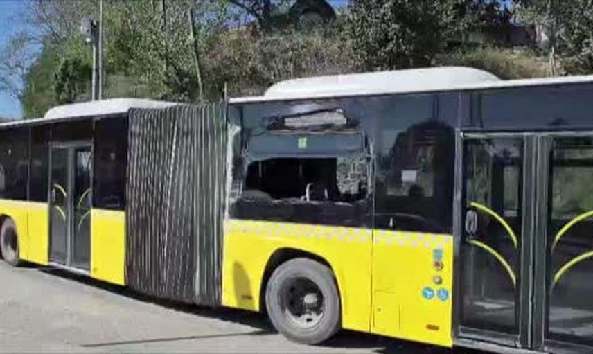 Habipler'de İETT otobüsünün kontrolden çıkışı duvara çarptı