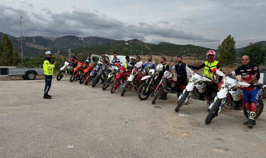 Güvenli sürüş için Bilecik jandarma motosiklet timinden eğitim
