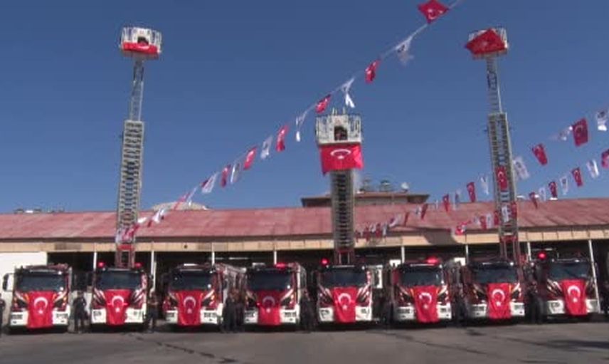 Yenilenen filo sahada: Antalya itfaiyesine 24 yeni araç katıldı