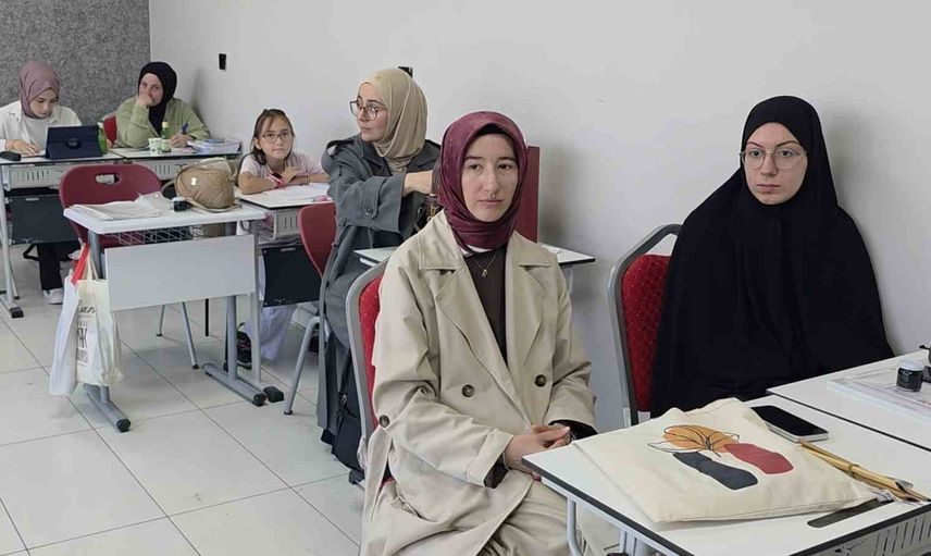 Kütahya'da hüsn-i hat kursları gençler ve yetişkinlerin ilgisini topluyor