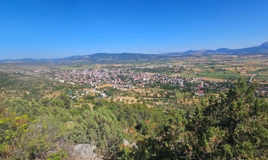 Kaledüzü sırtı Gölpazarı'nda Leblebici Kalesi olma ihtimali taşıyor