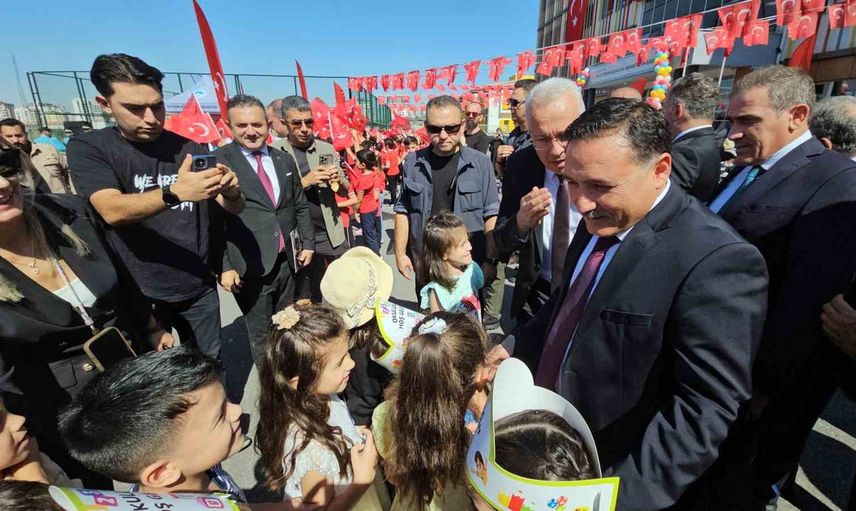 Kayseri'de yeni eğitim yılı Türkan Altun ve Av. Mehmet Altun İlkokulu'nun açılışıyla başladı