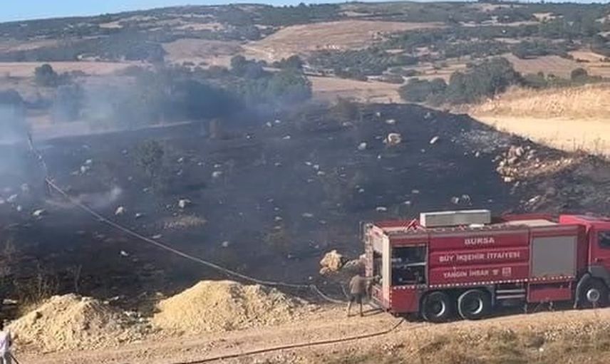 İnegöl'de Akhisar Mahallesi yakınında otluk yangını 20 dönümü yaktı
