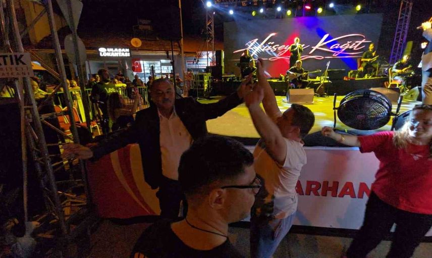 Başkan Pütün özel çocuklarla sahnede umut ve neşe paylaştı