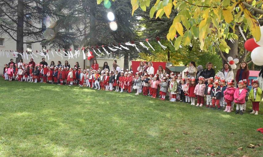 Minikler cumhuriyet coşkusunu kreşte yaşadı